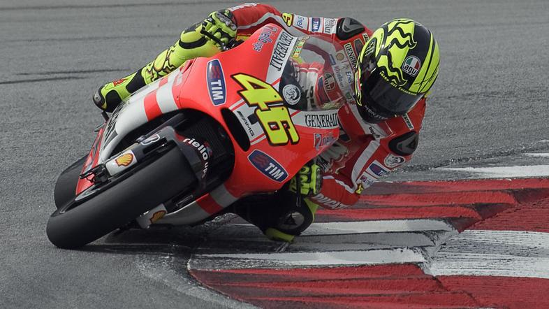 Valentino Rossi se na ducatiju počuti vse bolj domače. (Foto: EPA)