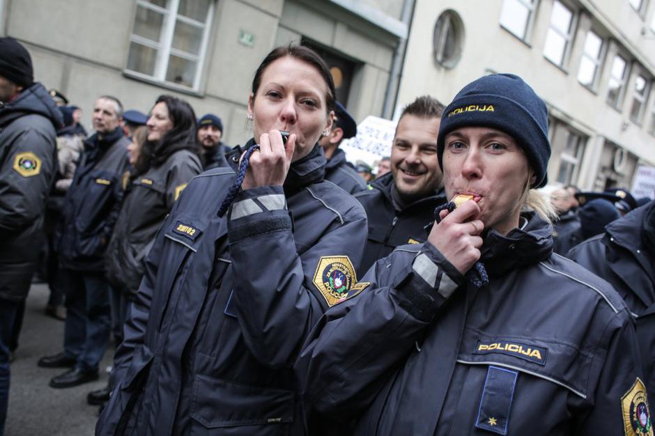 Shod policistov | Avtor: Saša Despot