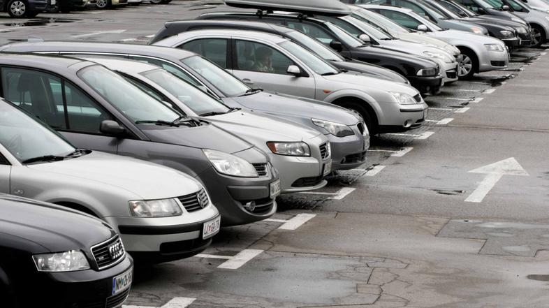 slovenija 12.05.2010 parkirisce, parkirani avtomobili; foto:Sasa Despot