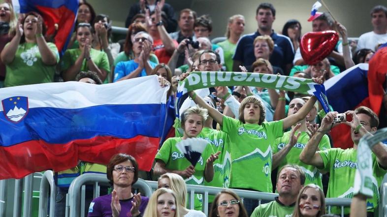 Slovenija Ukrajina EuroBasket Stožice Ljubljana zastava šal