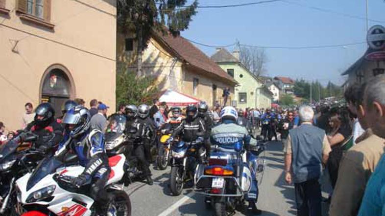 Po ocenah organizatorjev je bilo v Mirni Peči med osem in devet tisoč motoristov