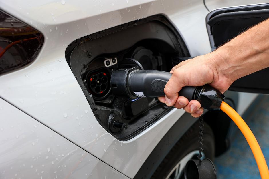 Priključni hibrid PHEV mitsubishi eclipse cross polnjenje električna polnilnica | Avtor: Saša Despot