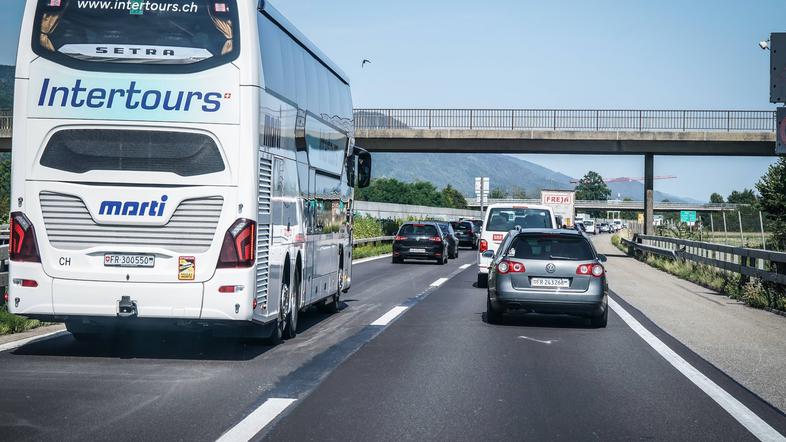 Promet, varnostna razdalja, avtocesta