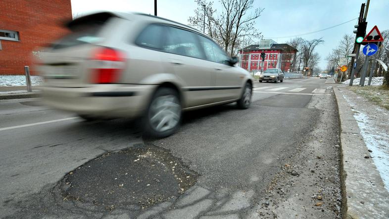 KPL bo z minimalnimi sanacijami cest začel aprila, marca pa bo z občino določil,