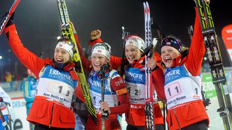 sp biatlon ženske štafete norveška tora berger