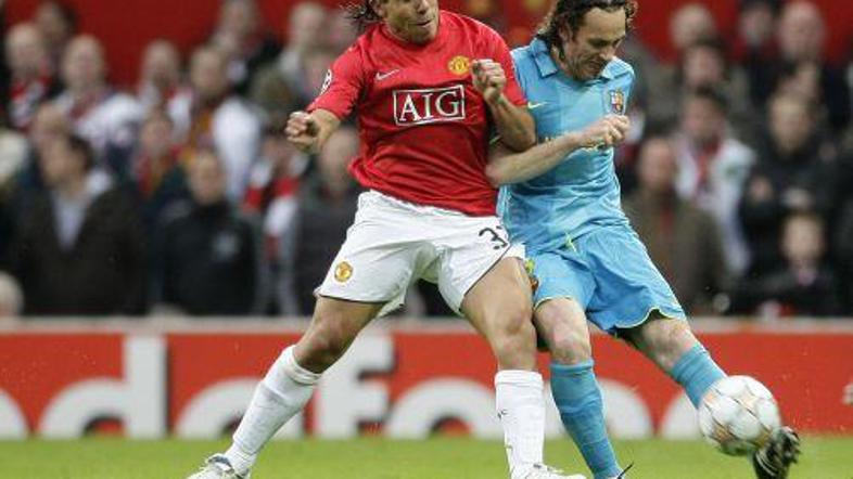 Gabriel Milito se je poškodoval na povratni tekmi polfinala Lige prvakov.