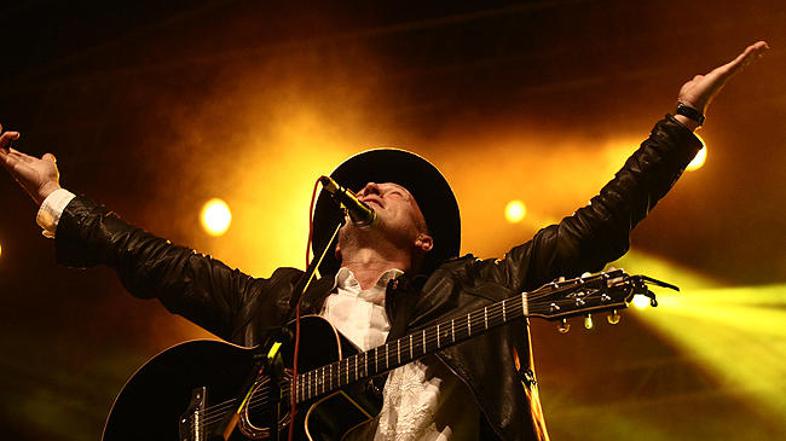 Odlično razpoloženi Vlado Kreslin in Mali bogovi so poskrbeli, da so se glasovi 