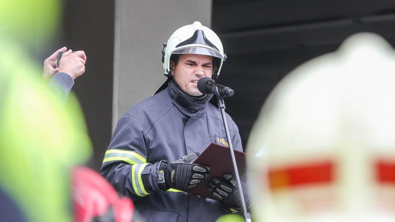 Protest poklicnih gasilcev