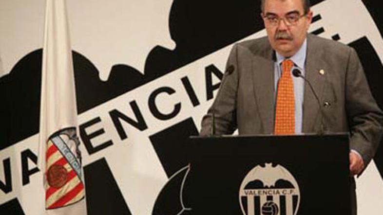 Juan Soler se umika iz lastniške strukture španskega nogometnega kluba Valencia.