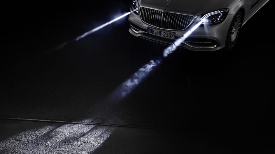 Mercedes digitalne LED luči