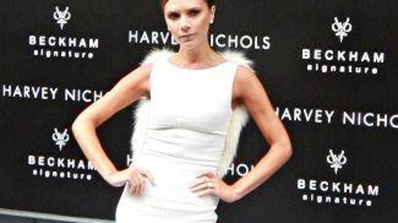 Z osebjem nima sreče.