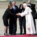 George Bush in njegova soproga Laura sta vrhovnega cerkvenega predstavnika priča