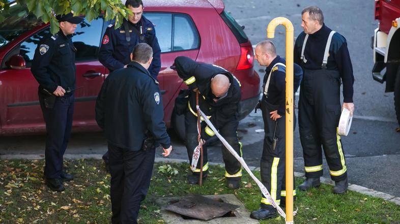 Ženska padla v jašek