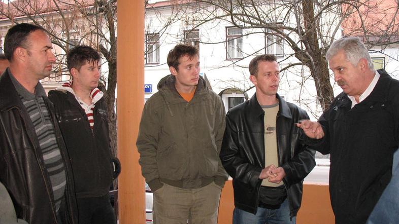 Obupani delavci iz Bosne, ki so prejšnji teden iskali pomoč pri sindikalistih, z