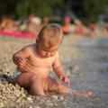 Otrok na plaži
