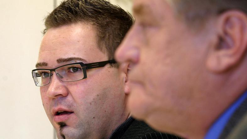 Sebastjan Kokl (levo) in Viktor Markežič pozivata koprskega župana Popoviča, naj