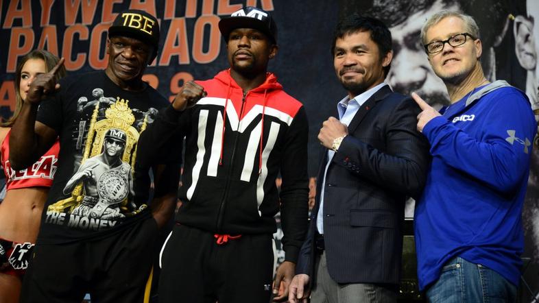 Floyd Mayweather st., Flody Mayweather ml., Manny Pacquiao in Freddie Roach