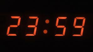 Ura tik pred polnočjo