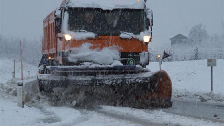 Nedeljske ure so res dražje, vendar je za očiščenje cest potrebnih manj. (Foto: 