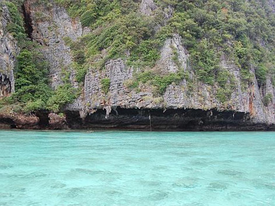 Pridite zgodaj zjutraj ali pozno popoldne, opozarja vodič Lonely Planet. A zelo 