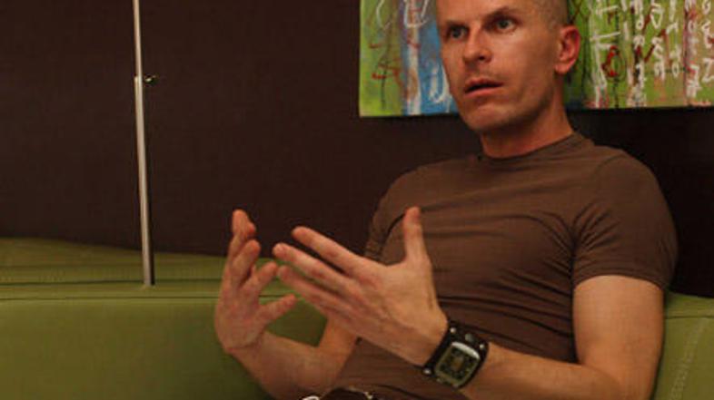 “Operiram največ HIV-pozitivnih pacientov, ki imajo težave z zadnjikom. Ministrs