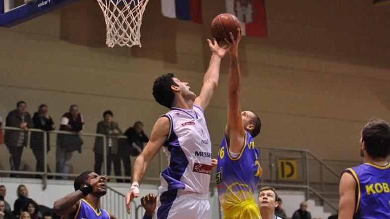 Glavna nagrada sta dve vstopnici za vse pripravljalne tekme moške članske košark