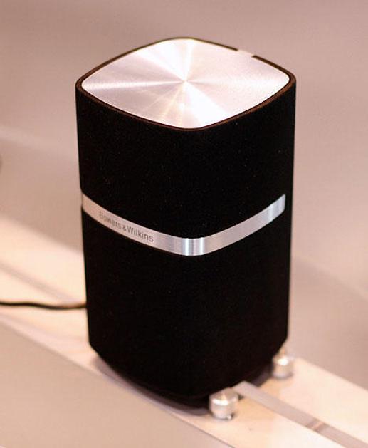 Zvočniki MM-1. Oblikovanje: Bowers & Wilkins.