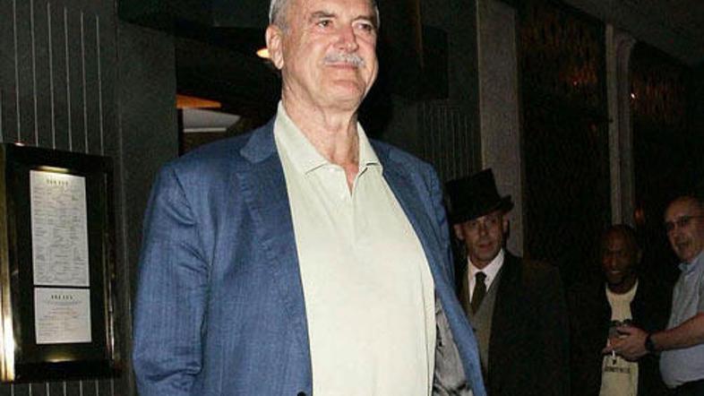 Cleese uživa v samskem stanu.