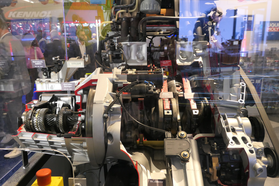 motorna olja, hladilne tekočine, aditivi | Avtor: Matija_Janežič