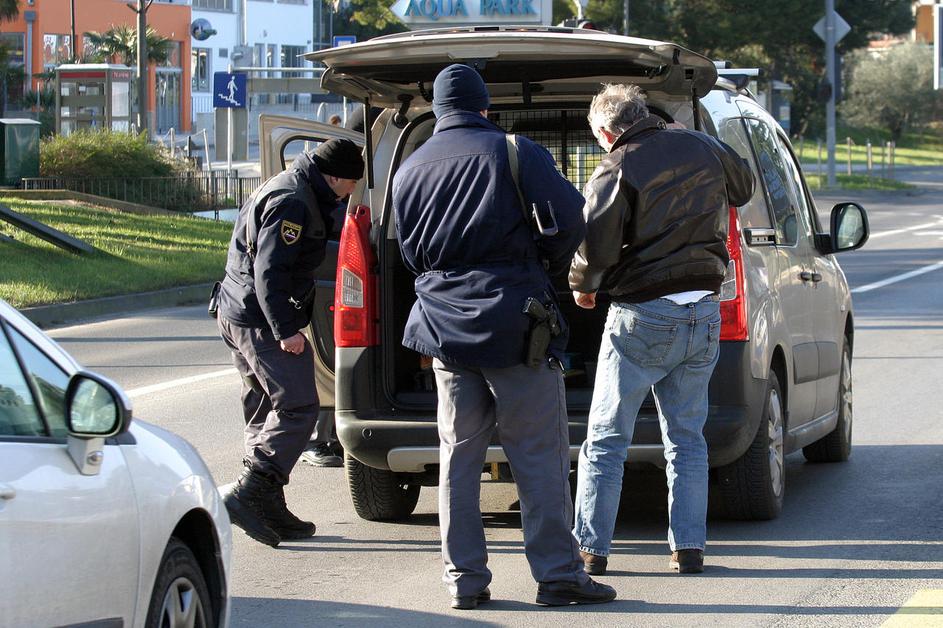 blokada, koper, rop, zlatarna celje