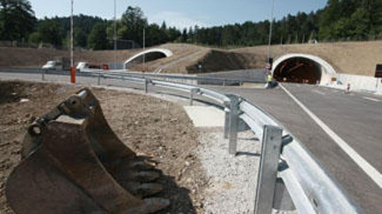 Komaj so ga odprli, že so se pojavili sami križi z njim: Najprej je s šentviškeg