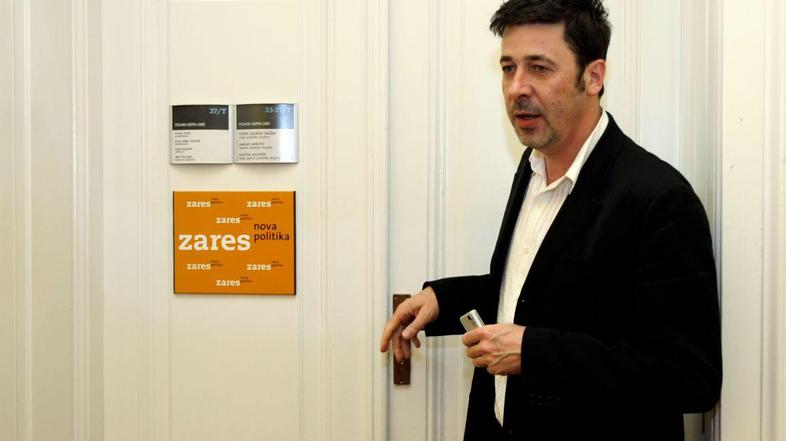 Franci Kek se bo glede interpelacije Kresalove odločil med razpravo, ki bo traja