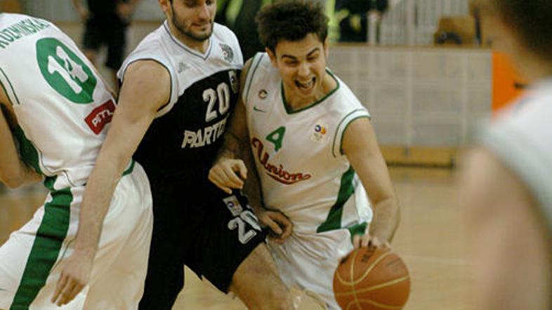 Olimpija ni uspela presenetiti Partizana.