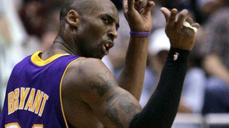Kobe se znajde v različnih vlogah.