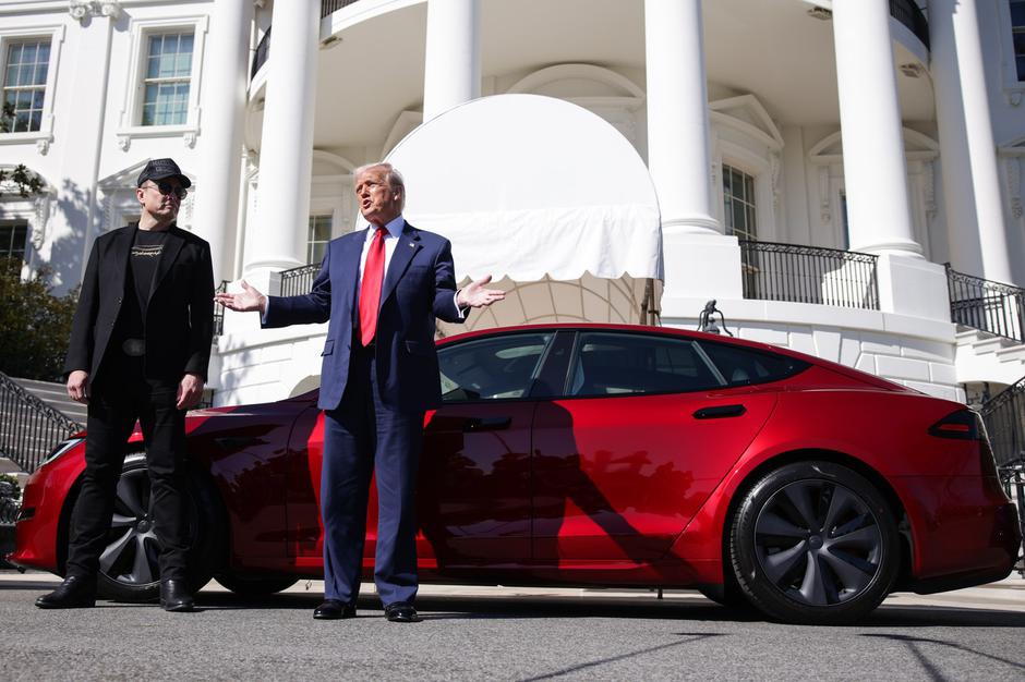 Donald Trump in Tesla in Elon Musk | Avtor: Profimedia