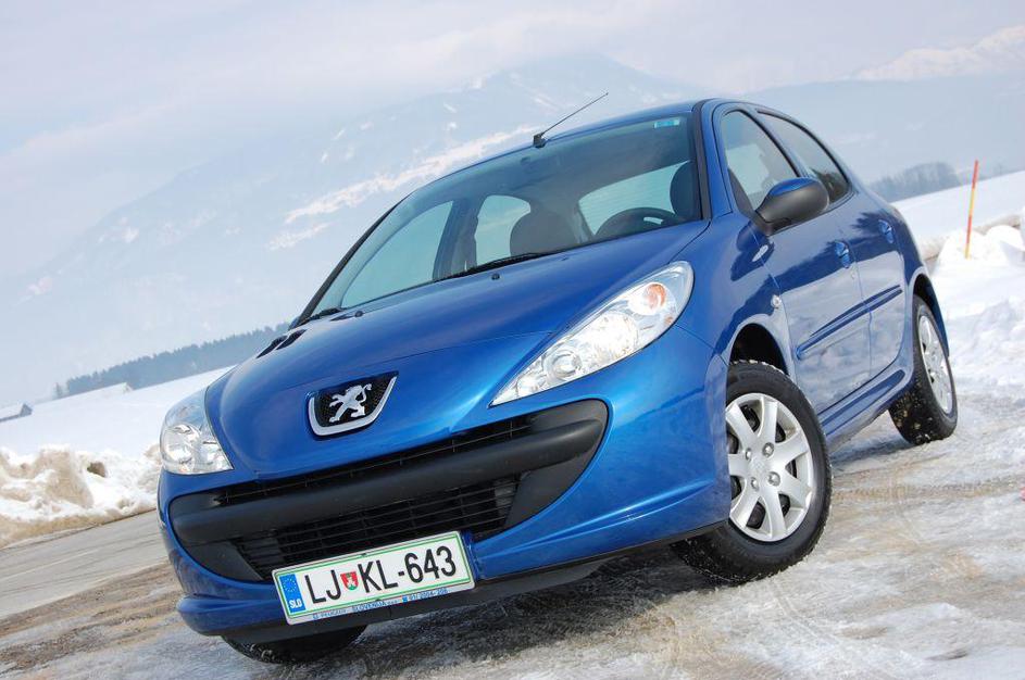 206+ je obdržal identične dimenzije, kot stara 206-ica. (Foto: Gregor Prebil)