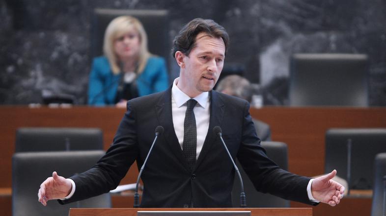 Slovenija 28.01.2013 Gregor Virant, zacetek 10. redne seje DZ, na kateri se bodo