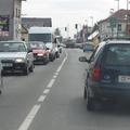 Po glavni prometni osi se pogosto, ob konicah pa skoraj vedno promet vije kot ja