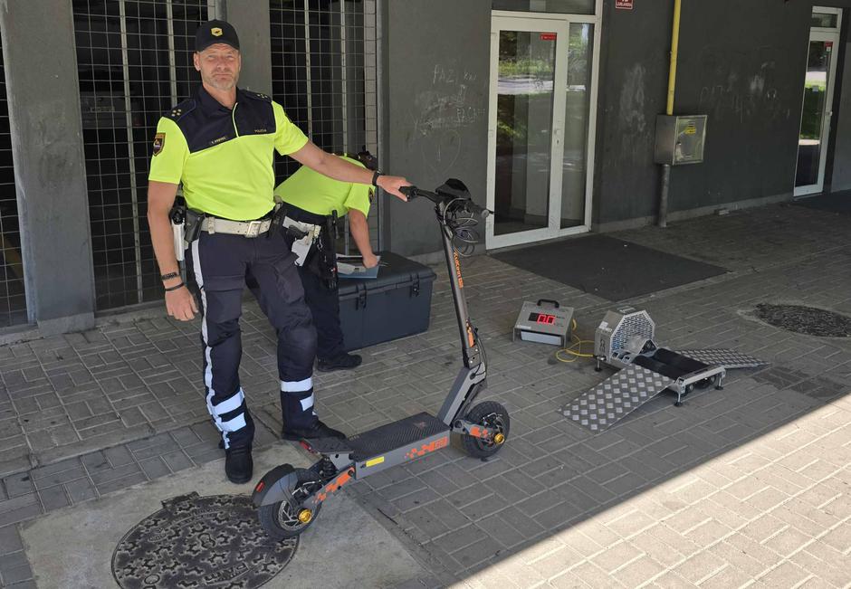 Policija nadzor e-skirojev, e-skiro | Avtor: Policija