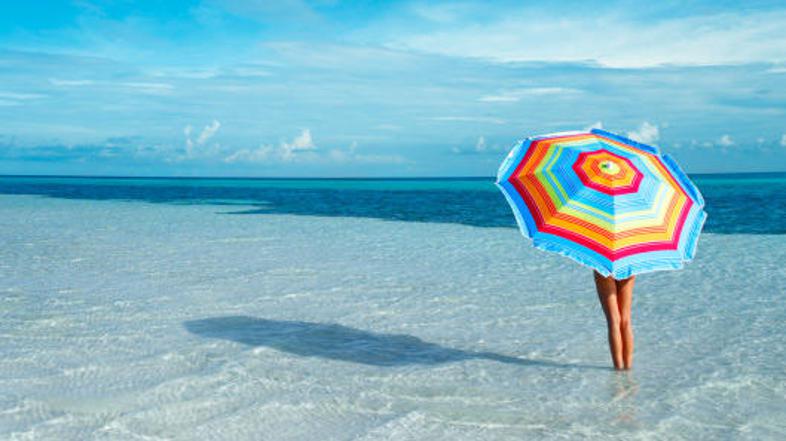 Sama, ker hoče biti sama.