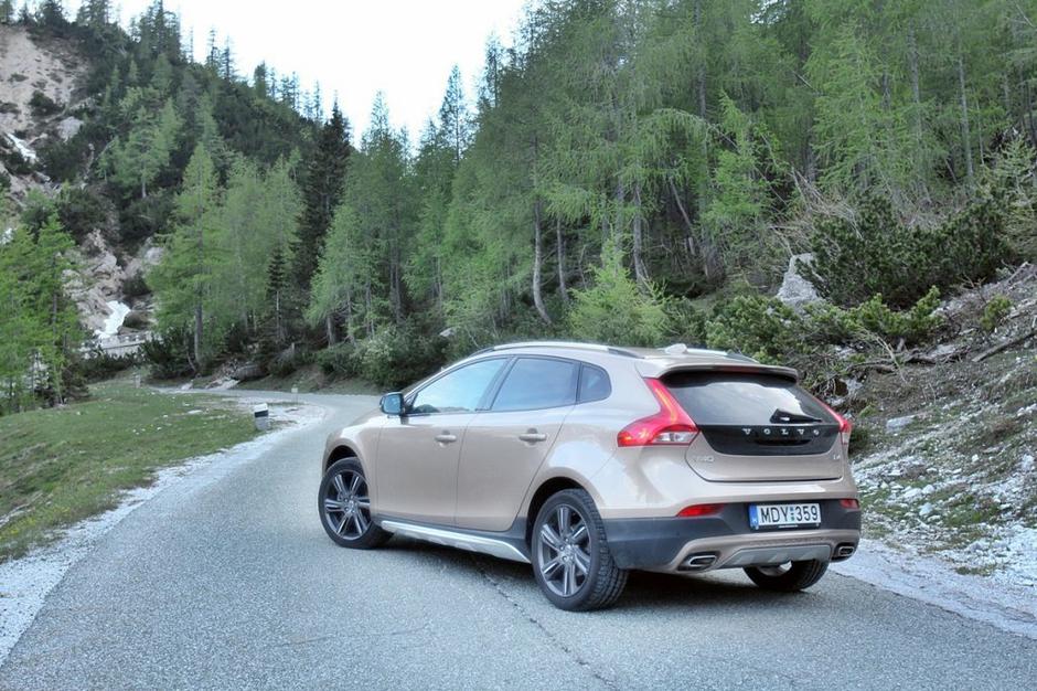 Volvo V40 cross country | Avtor: Andrej Leban