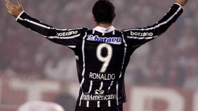 Ronaldo se je odločil, da se maščob znebi z liposukcijo.