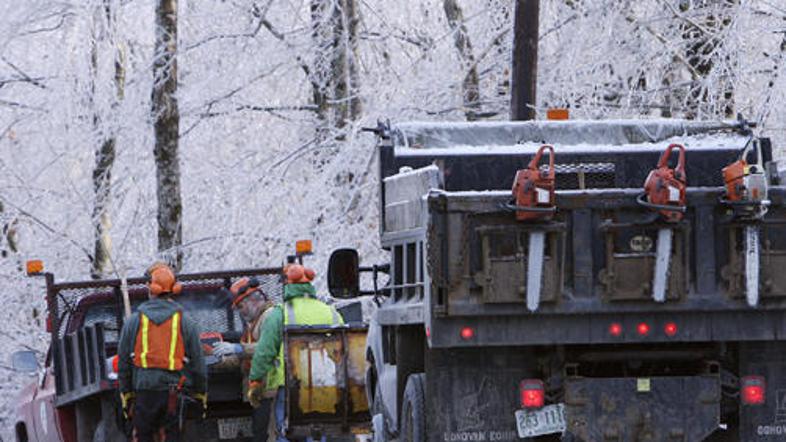 Brez elektrike je v Hampshireu ostalo 307 tisoč ljudi.