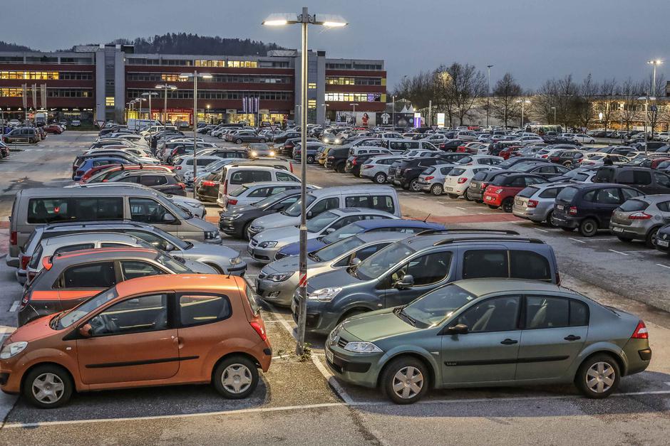 parkirišče | Avtor: Saša Despot