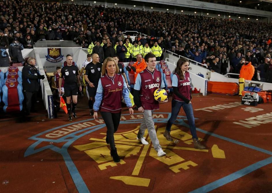 Bobby Moore vnuki Poppy Ava Freddie West Ham United Tottenham Premier League Ang