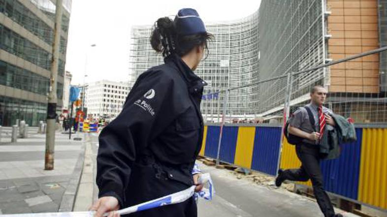 Bruseljski gasilci so zaradi požara izpraznili stavbo Evropske komisije.