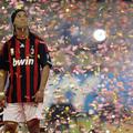 ronaldinho_konfeti_milan_reu