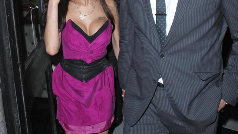 Amy in Reg sta spet par. (Foto: Flynet/JLP)