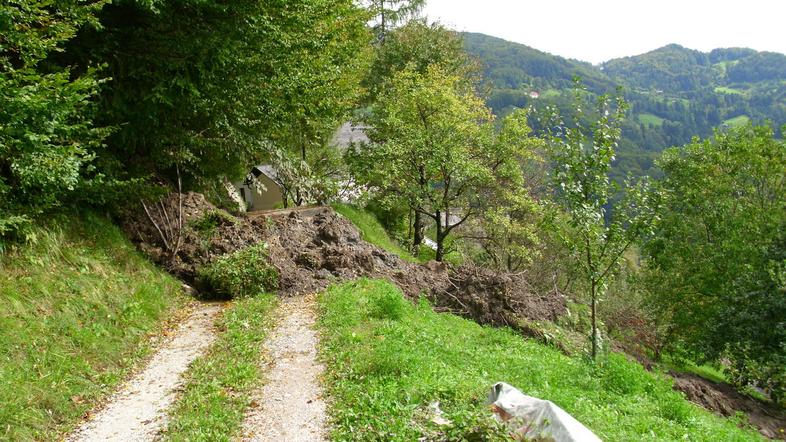 Zemeljski plaz v Gorjah pri Cerknem