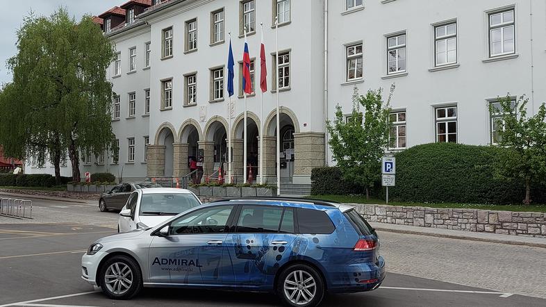 admiralov avto danes pred MO Kranj